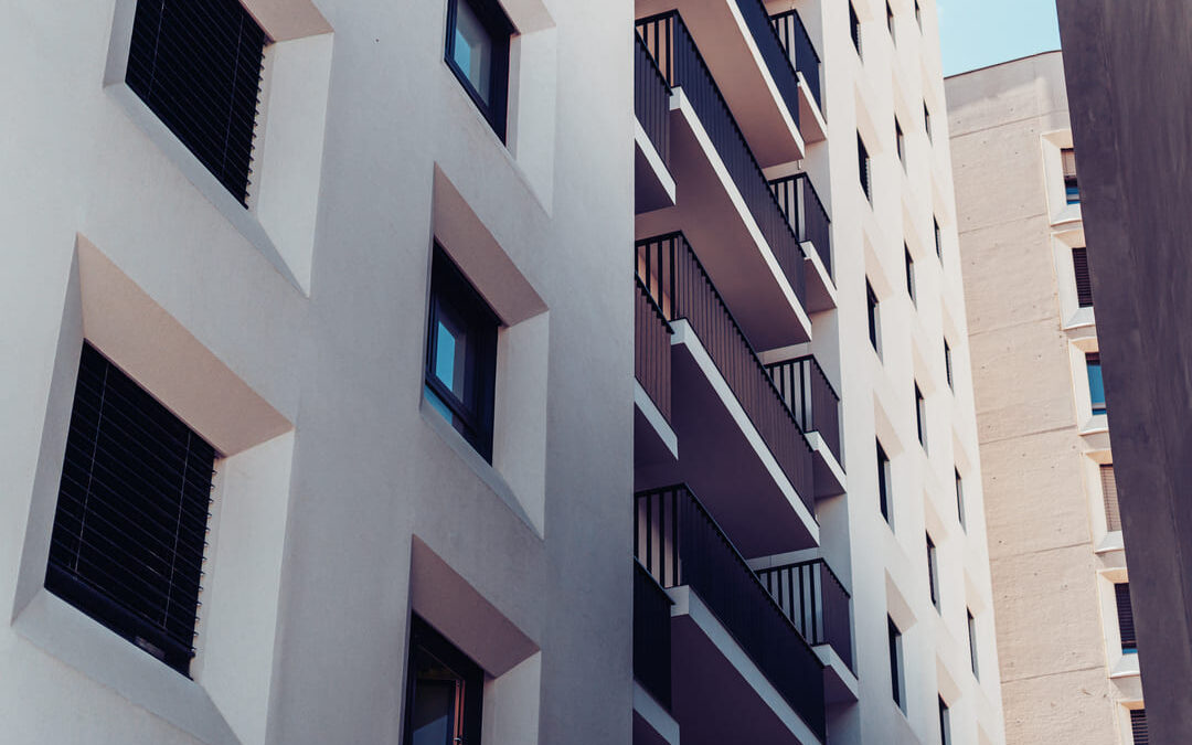 Cómo mejorar la seguridad de una comunidad de vecinos sin gastar de más